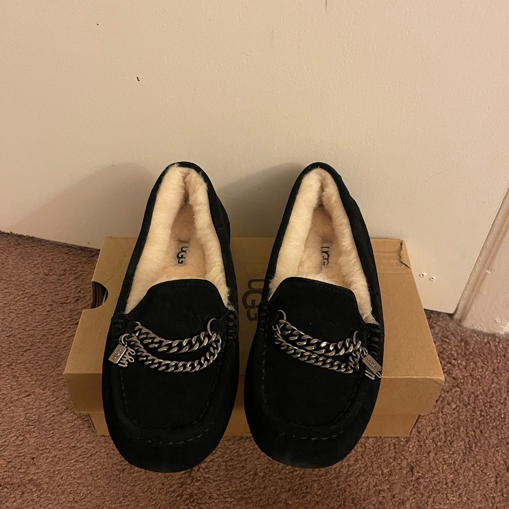 NIB UGG Ansley Chain Moccasin Slipper / Color: Black / Women size 7